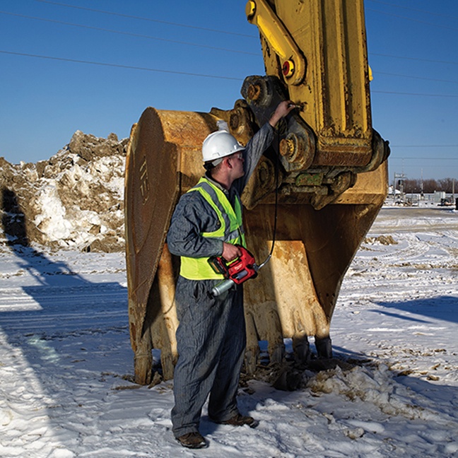 Milwaukee 2646-22CT M18 2-Speed Grease Gun Kit In Use 5
