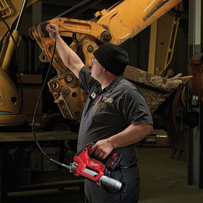 Milwaukee 2646-22CT M18 2-Speed Grease Gun Kit In Use 6