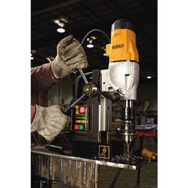 DeWalt DWE1622K 2-Speed Magnetic Drill Press In Use 1