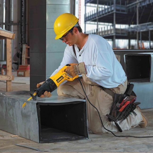 DeWalt DW311K 13 Amp Reciprocating Saw Kit 4