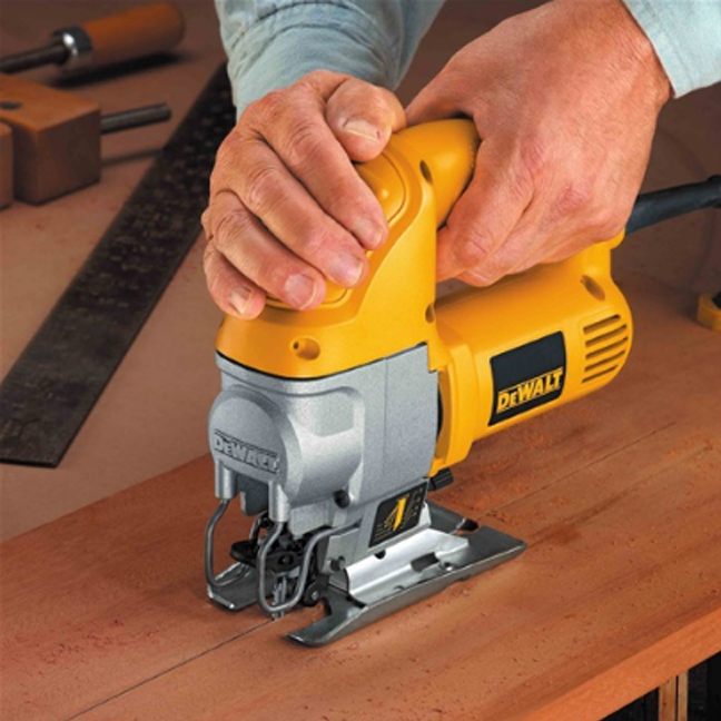 DeWalt DW317K Top-Handle Jig Saw Kit 3