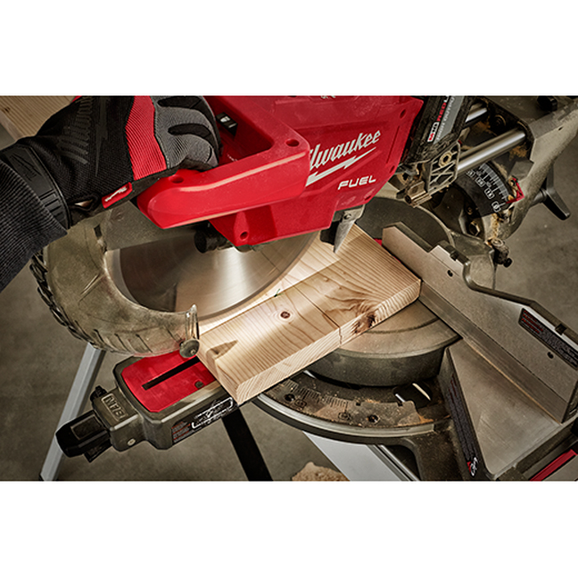 Milwaukee 2739-21HD M18 FUEL 12" Dual Bevel Sliding Compound Miter Saw Kit with ONE-KEY - Image 4