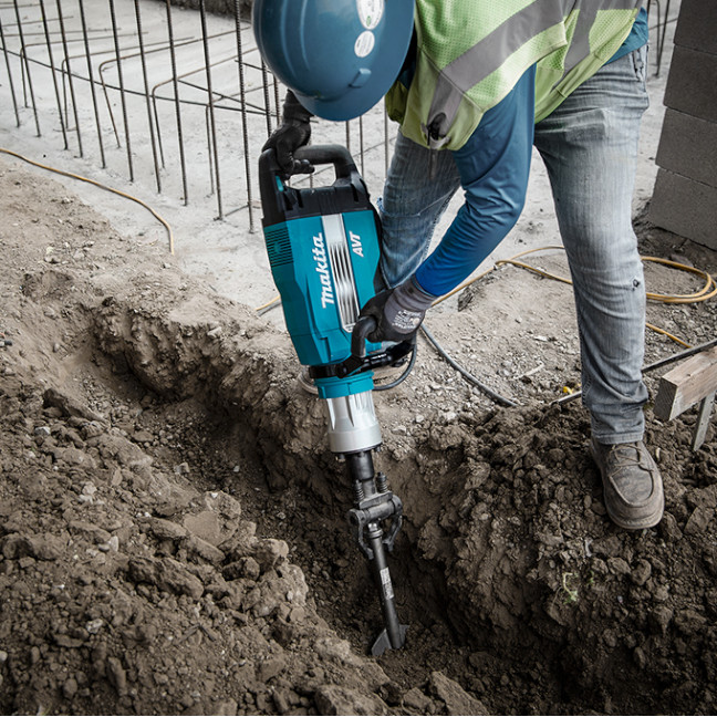 Makita HM1512 39lbs Demolition Hammer