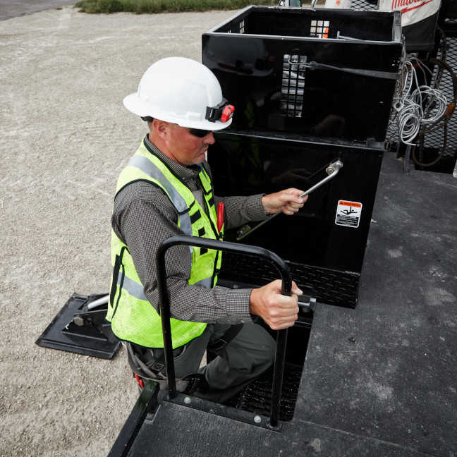 Milwaukee 5210 Series Hi-Viz CAT 1 Class 2 Mesh Tear-Away Safety Vest-Yellow/Green - Image 4