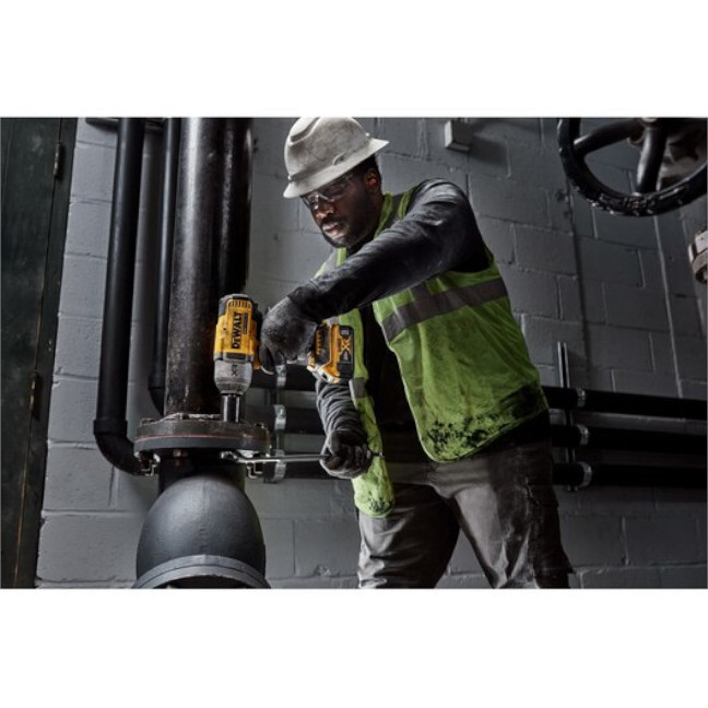 DeWalt DCF900P2 20V MAX XR 1/2" High Torque Impact Wrench Kit - Image 2