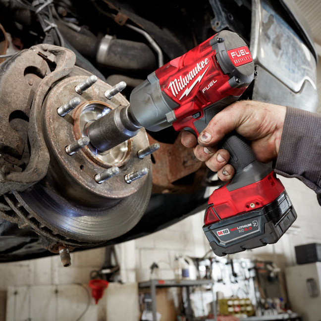 Milwaukee 2767-22R M18 FUEL 1/2" High Torque Impact Wrench with Friction Ring Kit - Image 3