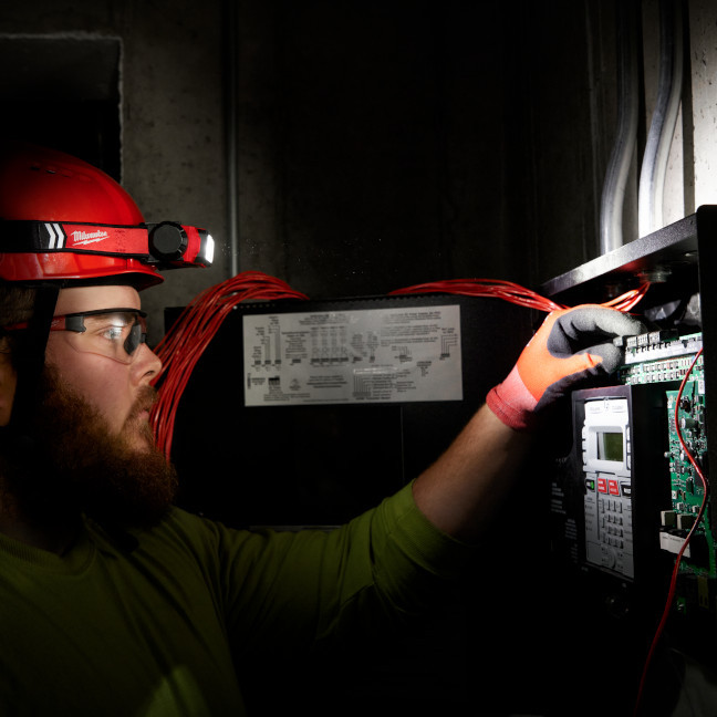 Milwaukee 2163-21 REDLITHIUM USB Hard Hat Headlamp - Image 4