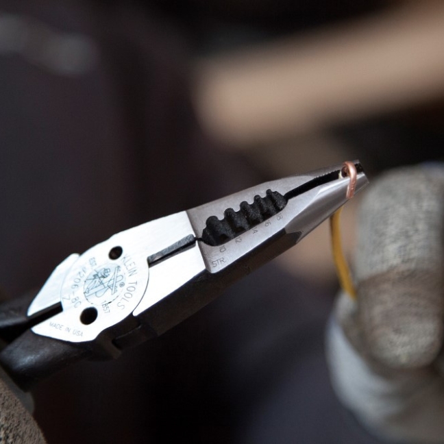 Klein J206-8C 8-1/2" All-Purpose Spring Loaded Needle Nose Pliers - Image 3