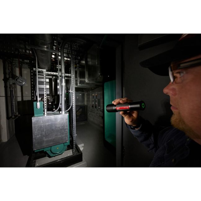 Milwaukee 2162-21 REDLITHIUM USB Rechargeable 2000L Slide Focus Flashlight - Image 3