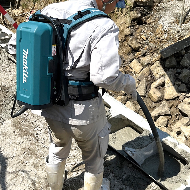 Makita VR001CZ 36V CONNECTX 1-11/16" x 4.9ft Concrete Vibrator - Tool Only