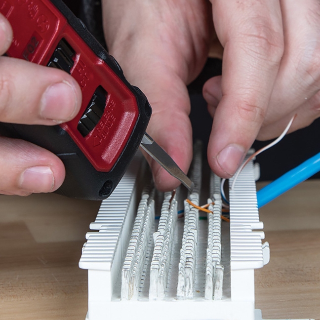 Klein VDV427-300 Impact Punchdown Tool with 66/110 Blade - Image 4